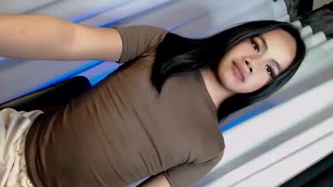 Snapshot of arilovesu chatting on February 18, 2026, 10:22 am hi follow me its ARI online show from February 18, 2026, 10:22 am