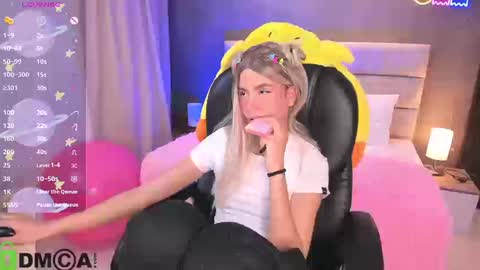 Snapshot of arinextdoor chatting on September 8, 2025, 9:36 pm Ari online show from September 8, 2025, 9:36 pm