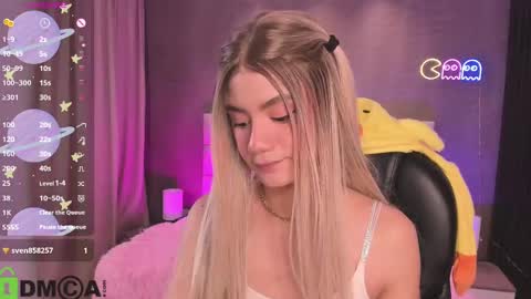 Snapshot of arinextdoor chatting on September 24, 2025, 10:13 pm Ari online show from September 24, 2025, 10:13 pm