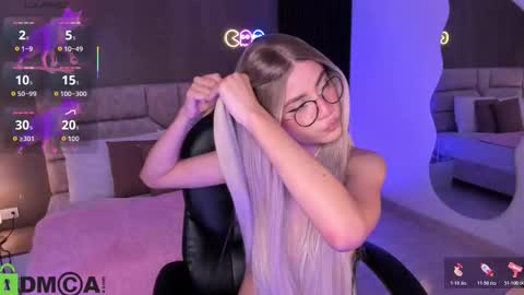 Snapshot of arinextdoor chatting on November 3, 2025, 12:24 am Ari online show from November 3, 2025, 12:24 am