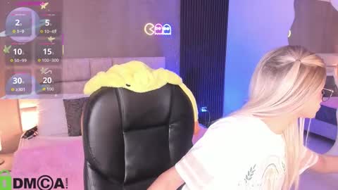 Snapshot of arinextdoor chatting on November 20, 2025, 11:37 pm Ari online show from November 20, 2025, 11:37 pm