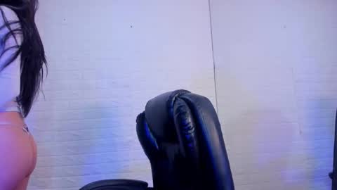 aris_logan online show from May 9, 2026, 5:12 am