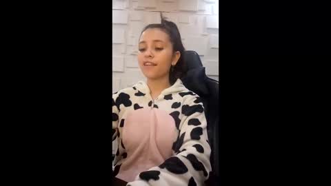 arisha_lee2 online show from January 14, 2026, 5:46 am