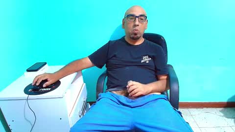 Snapshot of arnelux72 chatting on February 1, 2026, 5:17 am arnelux72 online show from February 1, 2026, 5:17 am