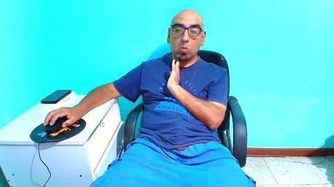 Snapshot of arnelux72 chatting on February 8, 2026, 5:22 am arnelux72 online show from February 8, 2026, 5:22 am