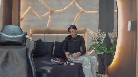 Arohom Lester online show from November 16, 2025, 10:15 pm