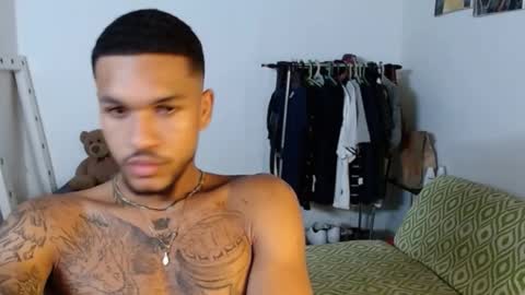 Snapshot of aron_7 chatting on December 22, 2024, 7:22 am aron_7 online show from December 22, 2024, 7:22 am