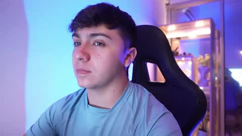 aron__cooper online show from April 15, 2026, 1:45 am