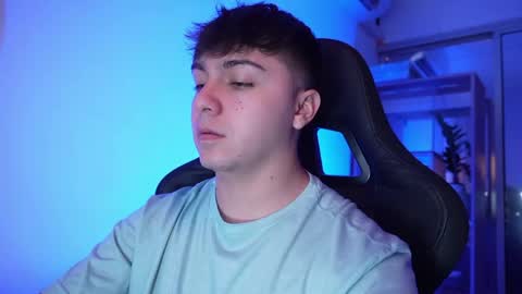 aron__cooper online show from April 16, 2026, 11:40 pm