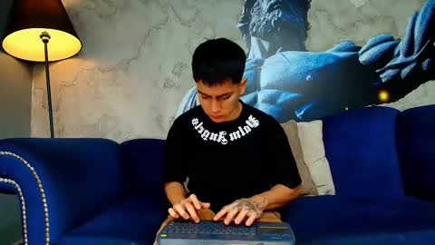 Snapshot of aron_pulse chatting on February 9, 2026, 1:15 pm aron_pulse online show from February 9, 2026, 1:15 pm