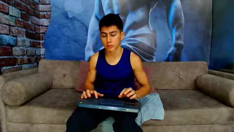 Snapshot of aron_pulse chatting on February 13, 2026, 1:51 pm aron_pulse online show from February 13, 2026, 1:51 pm