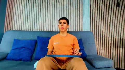 Snapshot of aron_pulse chatting on February 19, 2026, 1:18 pm aron_pulse online show from February 19, 2026, 1:18 pm