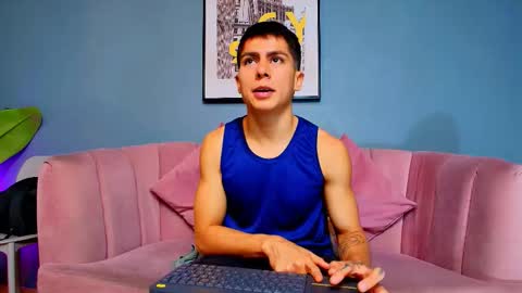 Snapshot of aron_pulse chatting on March 3, 2026, 1:50 pm aron_pulse online show from March 3, 2026, 1:50 pm