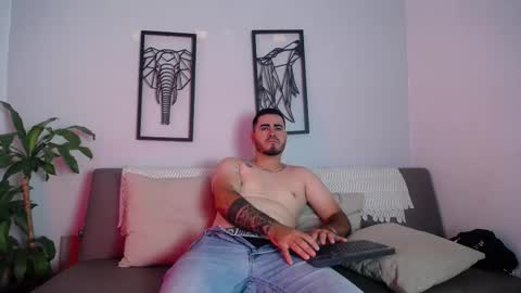 aronhilton online show from January 15, 2026, 6:11 pm