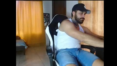 Snapshot of aronmiller404 chatting on November 11, 2025, 9:59 pm aronmiller online show from November 11, 2025, 9:59 pm