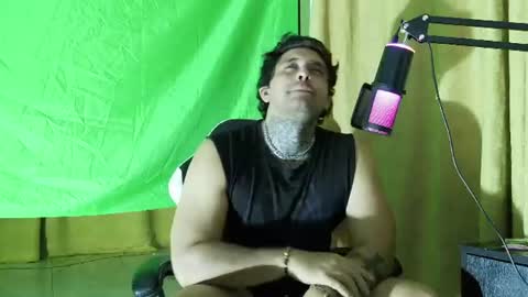 Snapshot of aronmiller404 chatting on July 15, 2026, 2:06 am aronmiller online show from July 15, 2026, 2:06 am