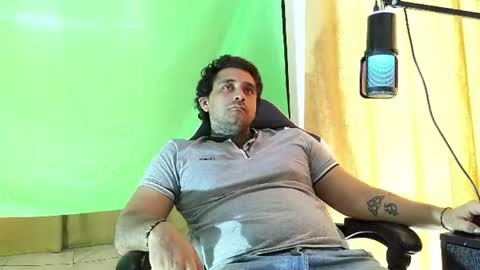 Snapshot of aronmiller404 chatting on July 18, 2026, 10:24 pm aronmiller online show from July 18, 2026, 10:24 pm