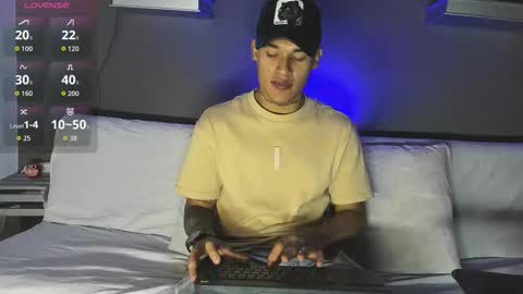 Snapshot of aroon_fit chatting on February 18, 2026, 8:27 pm AROON HOT online show from February 18, 2026, 8:27 pm