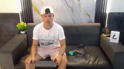 Aroon   online show from April 12, 2026, 3:55 am