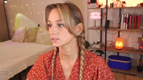 Snapshot of artease chatting on December 8, 2024, 9:57 am Arti Next Streams - online show from December 8, 2024, 9:57 am