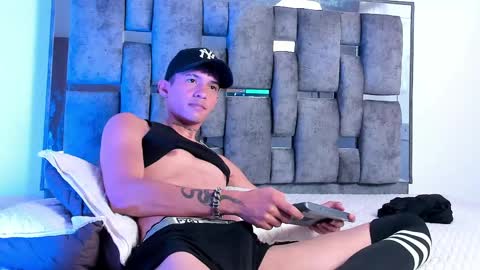 artemis_blue online show from May 15, 2026, 3:52 pm