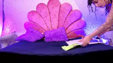 Snapshot of artemisa_bow chatting on July 10, 2026, 11:35 am Artemisa online show from July 10, 2026, 11:35 am
