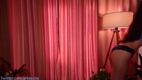 Snapshot of artexcite_ chatting on December 18, 2024, 5:48 am Lina online show from December 18, 2024, 5:48 am