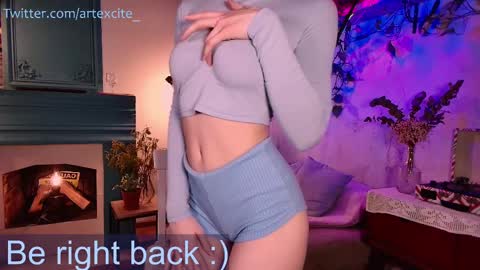 Snapshot of artexcite_ chatting on March 9, 2025, 11:58 am Lina online show from March 9, 2025, 11:58 am