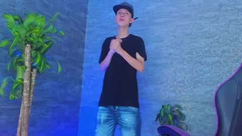 Snapshot of arthurcox_ chatting on September 24, 2025, 5:38 pm arthurcox_ online show from September 24, 2025, 5:38 pm