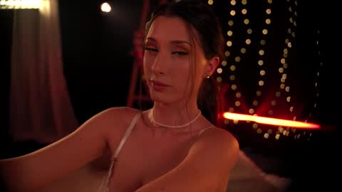 Marlene online show from December 19, 2025, 2:07 am