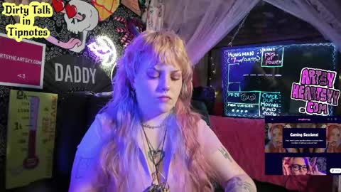 ArtsyHeartsyy online show from May 9, 2026, 2:28 am
