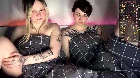 Arya brunett and Cassie blond online show from March 6, 2025, 11:47 am