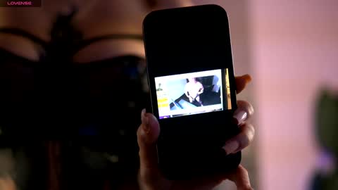 Snapshot of aryadeluna chatting on February 7, 2025, 2:19 am Lunaa online show from February 7, 2025, 2:19 am