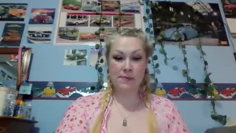 Snapshot of ash0ley chatting on January 14, 2026, 4:01 pm ash0ley online show from January 14, 2026, 4:01 pm