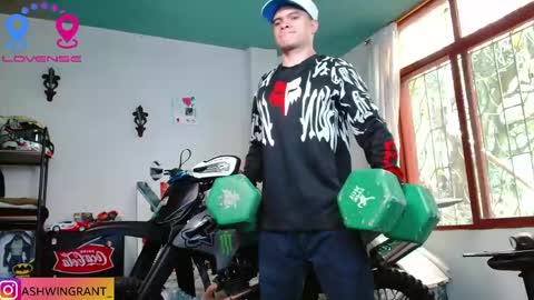 Snapshot of ash_wingrant chatting on April 20, 2026, 2:20 pm ash_wingrant online show from April 20, 2026, 2:20 pm