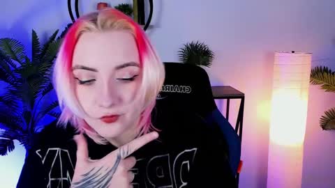 Snapshot of asheluck chatting on February 9, 2025, 5:01 pm AshleyAshe online show from February 9, 2025, 5:01 pm