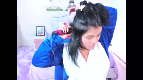 ashely_kataleya1 online show from September 15, 2025, 1:44 pm