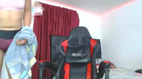 ashelyhots9inches online show from February 14, 2026, 4:04 pm