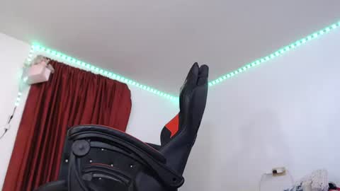 ashelyhots9inches online show from July 1, 2026, 5:34 pm