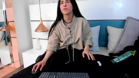 Ashkoreh online show from April 9, 2026, 8:36 pm