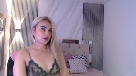 ashley__tylor online show from April 5, 2026, 1:36 am