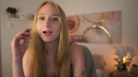 Snapshot of ashley_cox18 chatting on June 2, 2026, 9:11 am Ashley Cox18 online show from June 2, 2026, 9:11 am