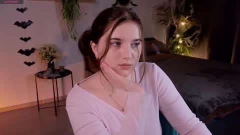 Snapshot of ashley_glen chatting on October 28, 2025, 7:45 am online show from October 28, 2025, 7:45 am