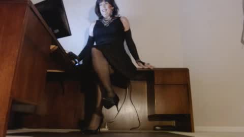 Snapshot of ashleyaki2000 chatting on January 16, 2025, 6:37 pm Ashley Ann online show from January 16, 2025, 6:37 pm