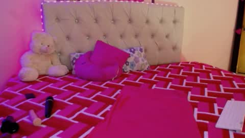 Snapshot of ashleyevanz chatting on December 3, 2024, 3:44 pm Ashlei Evanz online show from December 3, 2024, 3:44 pm