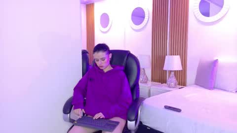 Ashley  online show from October 24, 2025, 5:15 am