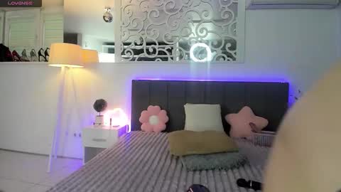 AshleyJonse online show from November 24, 2025, 6:02 am