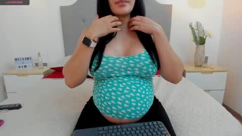 Ashley knight online show from December 4, 2024, 6:50 pm