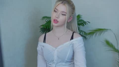 Snapshot of ashleyniko chatting on October 9, 2025, 4:49 pm AshleyNiko online show from October 9, 2025, 4:49 pm