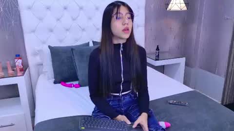 Snapshot of ashleyroberh chatting on June 17, 2026, 3:31 am AshleyRoberh online show from June 17, 2026, 3:31 am